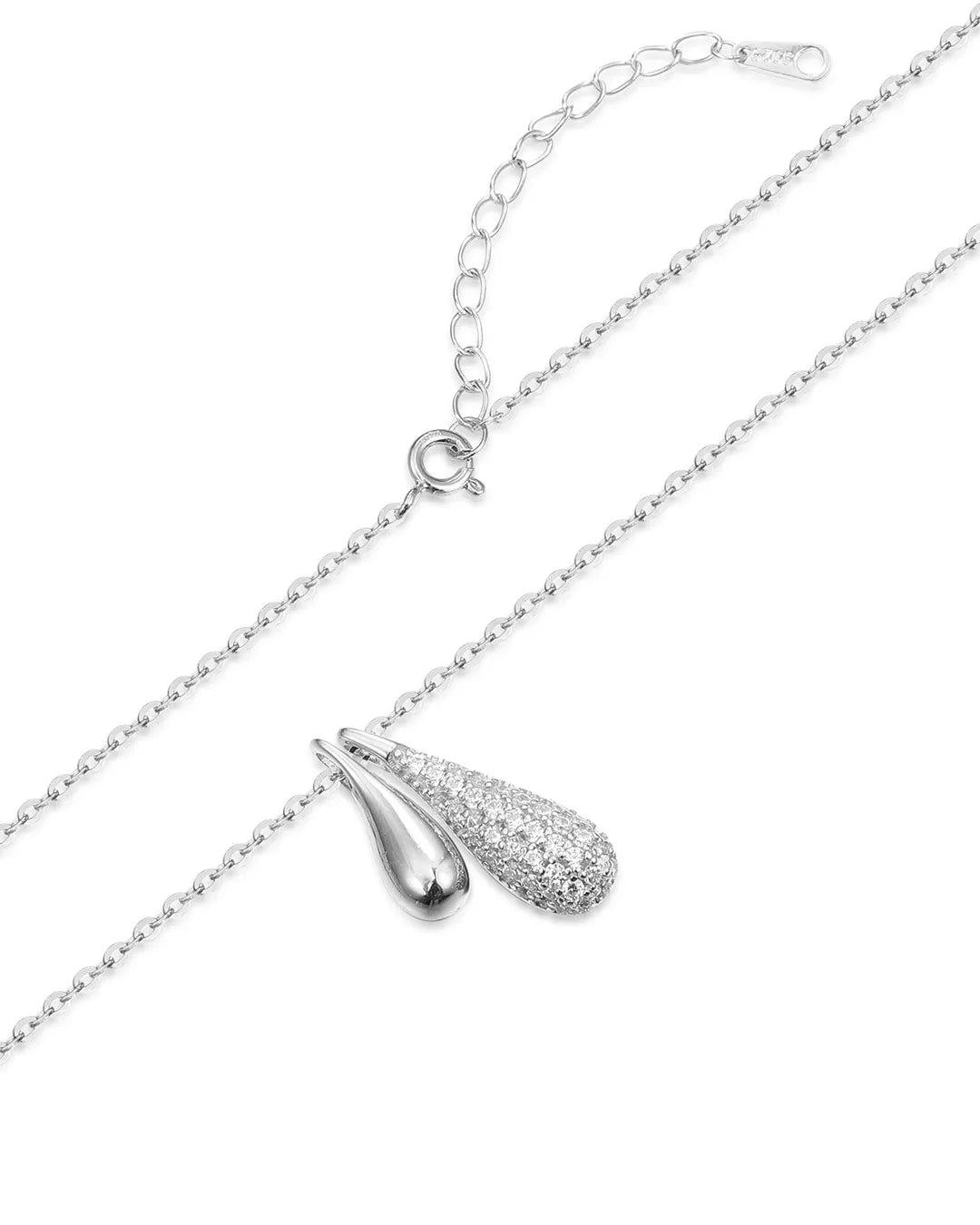 Radiant Silver Teardrop Necklace for a Refined and Elegant Appearance