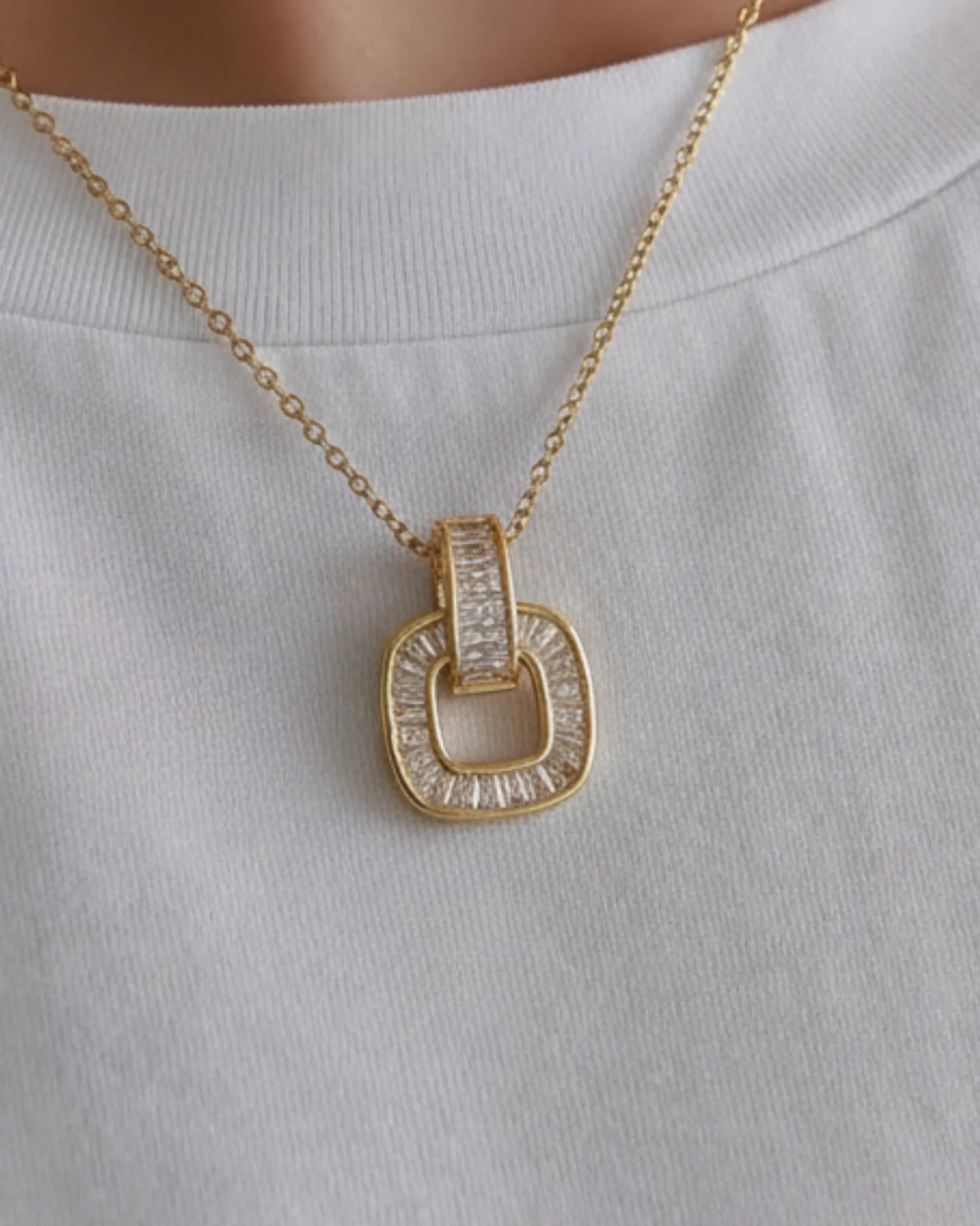 Elegant Gold Square Pendant Necklace for a Modern Minimalist Look