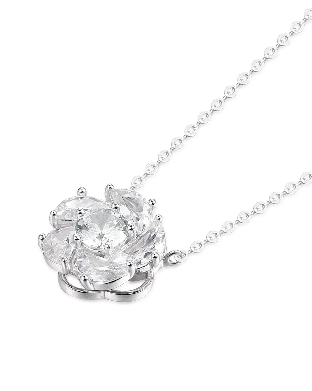 Luxurious Diamond Flower Necklace Crafted for Timeless Elegance