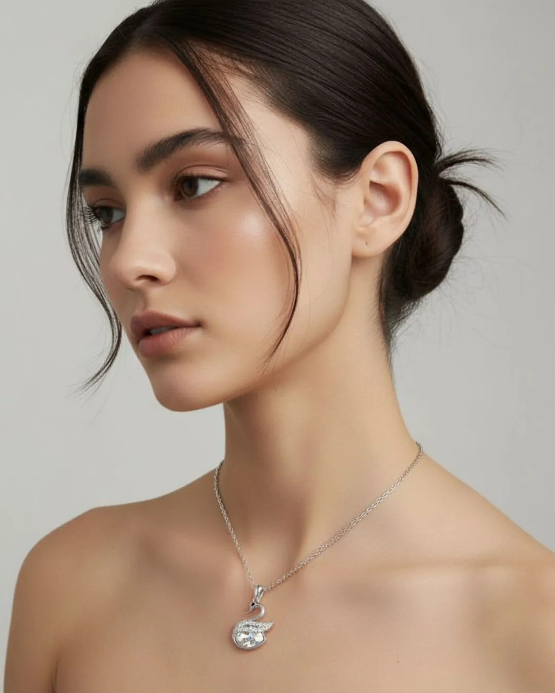 Classy Silver Swan Necklace